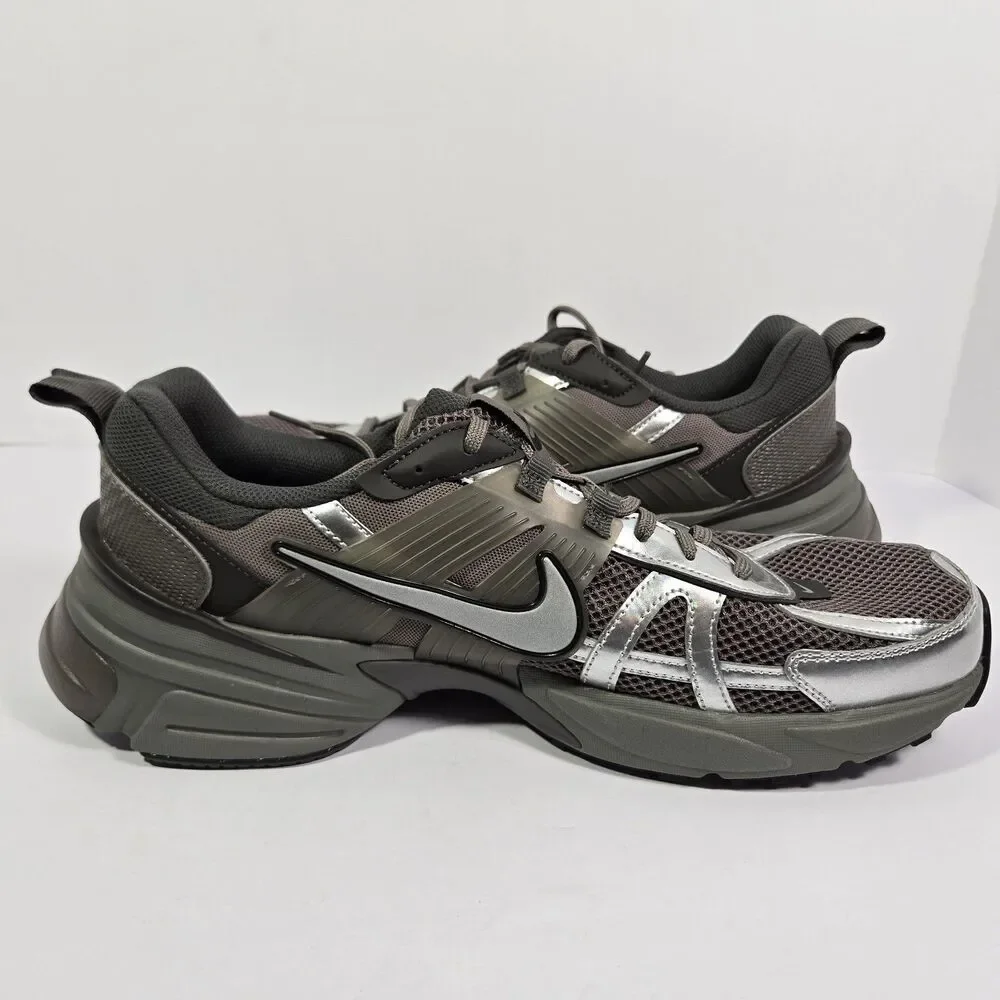 Mens 14 Nike V2K RUN Cave Stone Silver Black Metallic Shoes Sneakers HQ1678-200